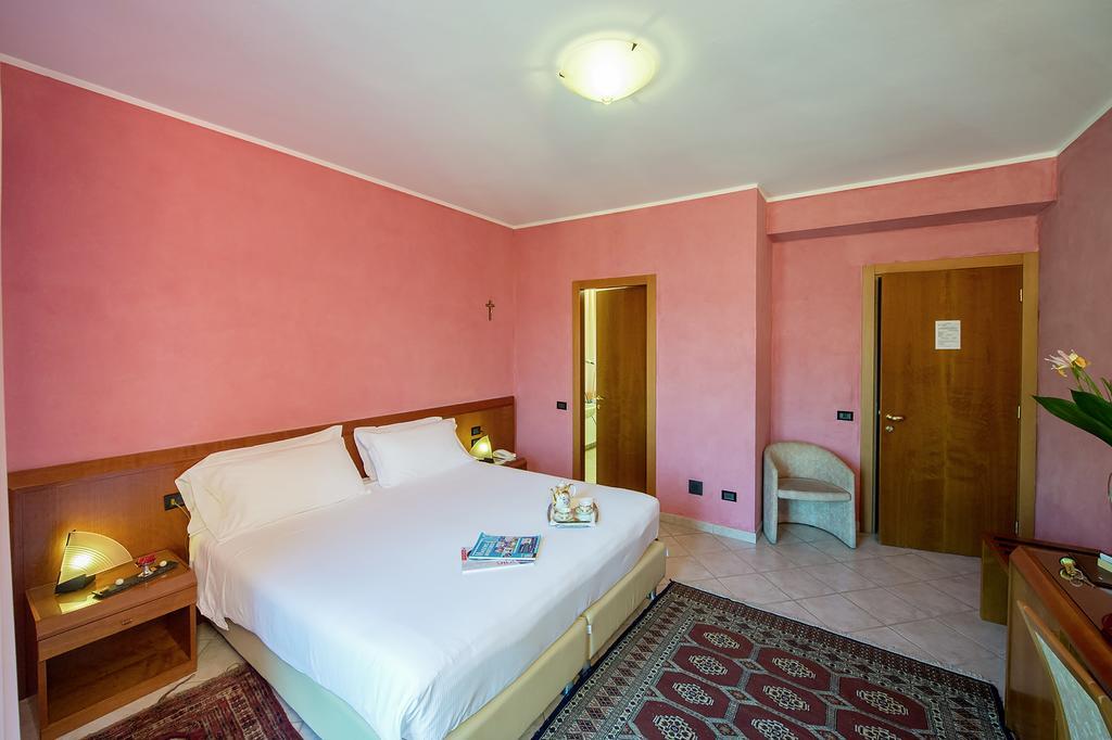 Hotel San Gerolamo Vercurago Exterior photo